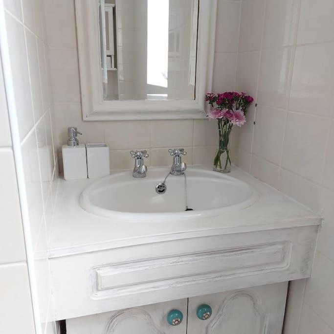 Cheerful, Cosy, One Bedroom Home With Patio And Parking Newbury  Luaran gambar