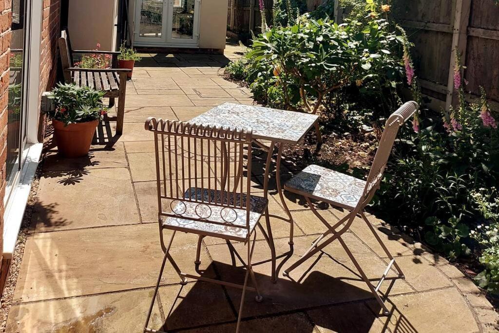 Cheerful, Cosy, One Bedroom Home With Patio And Parking Newbury  Luaran gambar