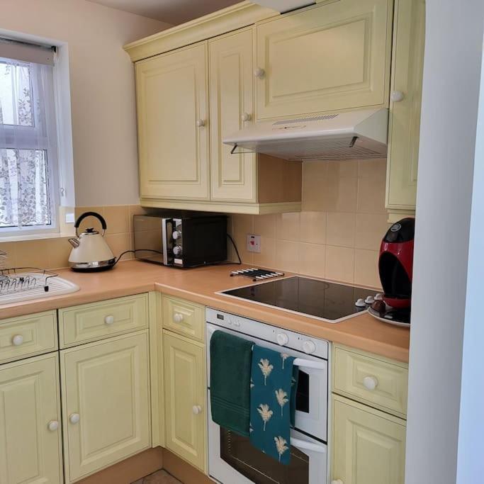 Cheerful, Cosy, One Bedroom Home With Patio And Parking Newbury  Luaran gambar