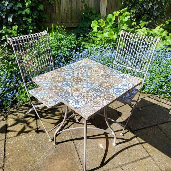 Cheerful, Cosy, One Bedroom Home With Patio And Parking Newbury  Luaran gambar